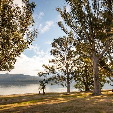 Hop, Skip And Jump To The Lake - Te Anau House エクステリア 写真