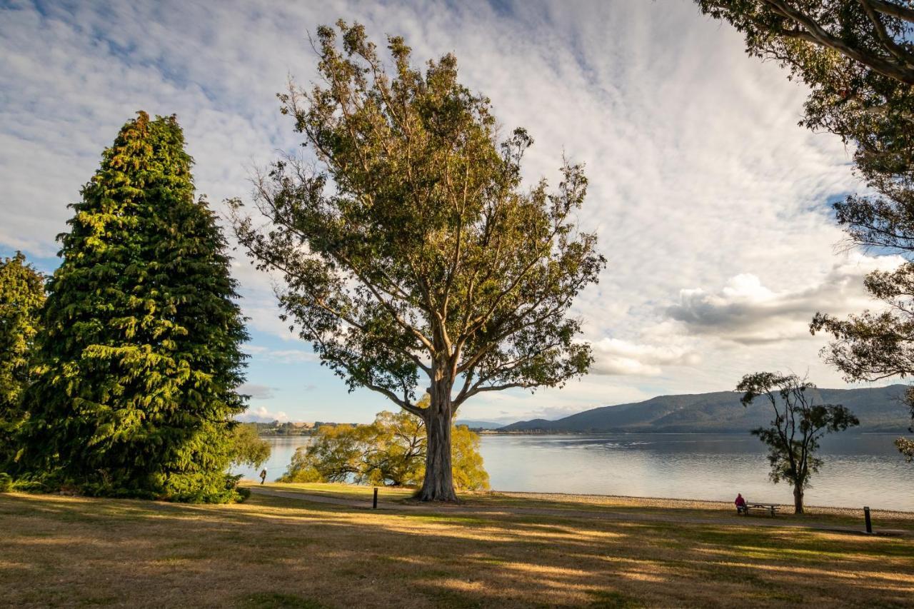 Hop, Skip And Jump To The Lake - Te Anau House エクステリア 写真